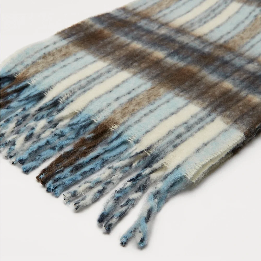 NWT. Zara Blue/Cream Checked Fringed Scarf.